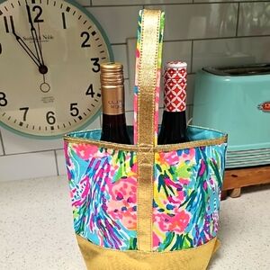 Lilly Pulitzer Colorful Wine Tote‎ with Gold Accents. Very Good Used Condition.